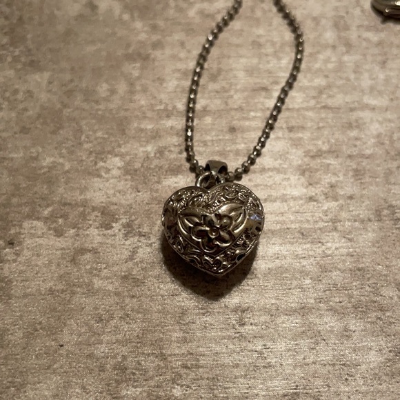 Heart necklace - Picture 2 of 2